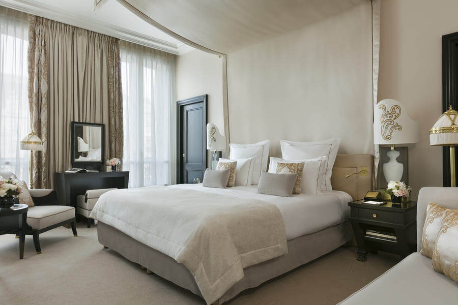 Fouquet's Paris George V signature suite bedroom