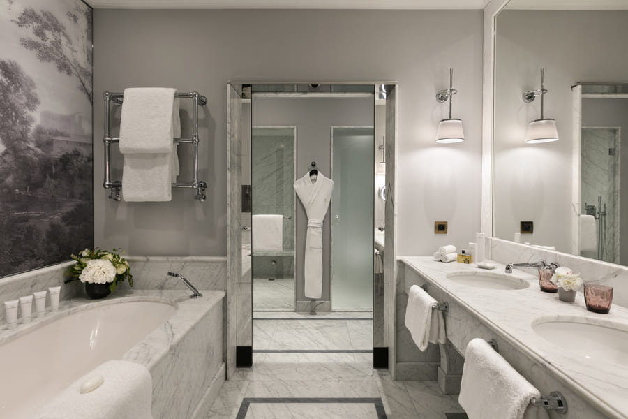 Fouquet's Paris George V signature suite bathroom