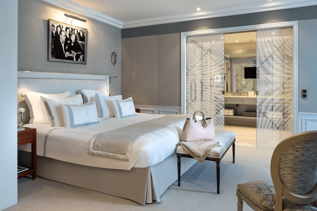 Hôtel Barrière Le Majestic bedroom