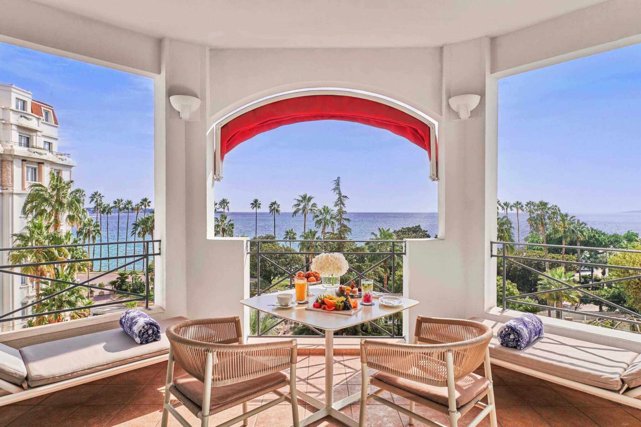 Junior Prestige Suite terrace and sea view
