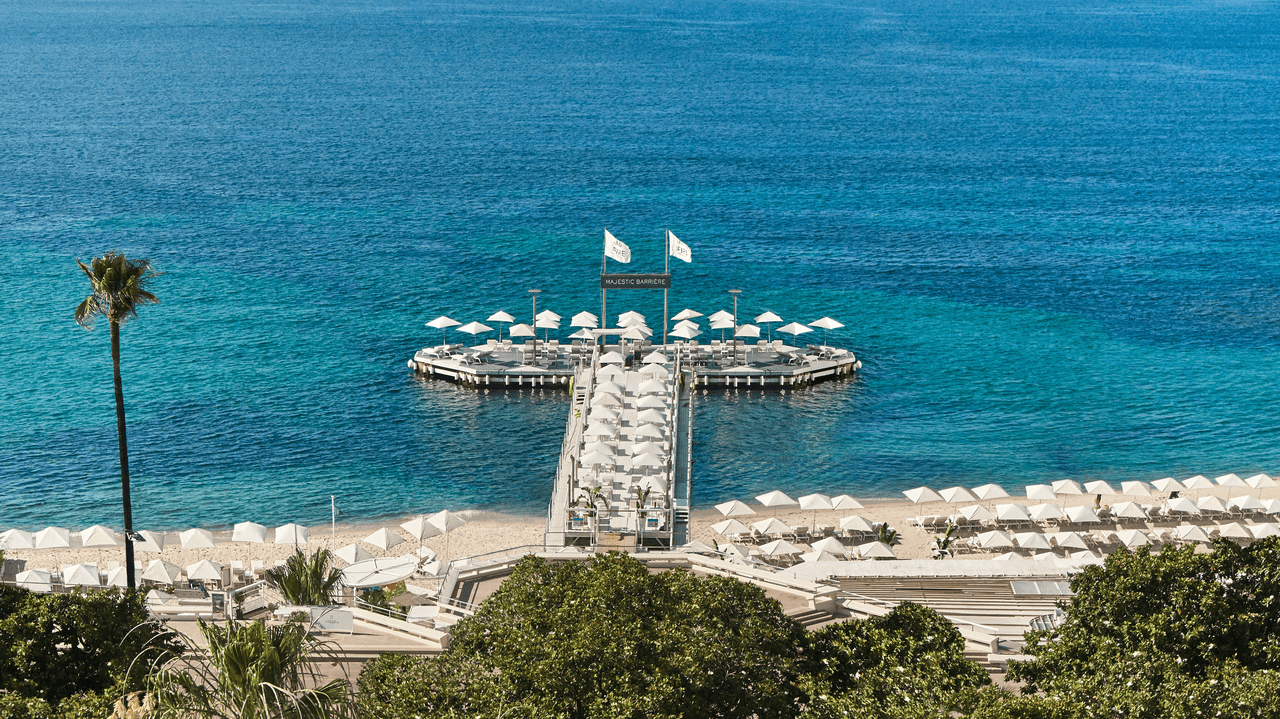 Hôtel Barrière Le Majestic beach lifestyle