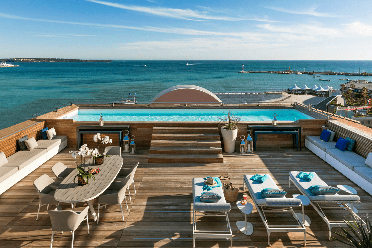 Signature suite lounge at Hôtel Barrière Le Majestic